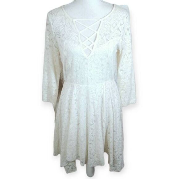 LOVPOSH CREAM LACE DRESS SZ. L EUC.  GORGEOUS DRESS IN EXCELLENT USED CONDITION - Picture 1 of 7